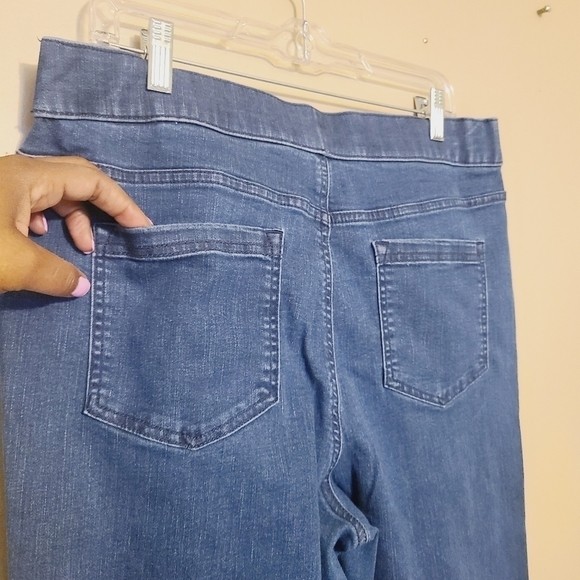 Isaac Mizrahi Live! | Women's Dark Flared or Wide-Leg Jeans (US Size 14 Tall) - Picture 11 of 13